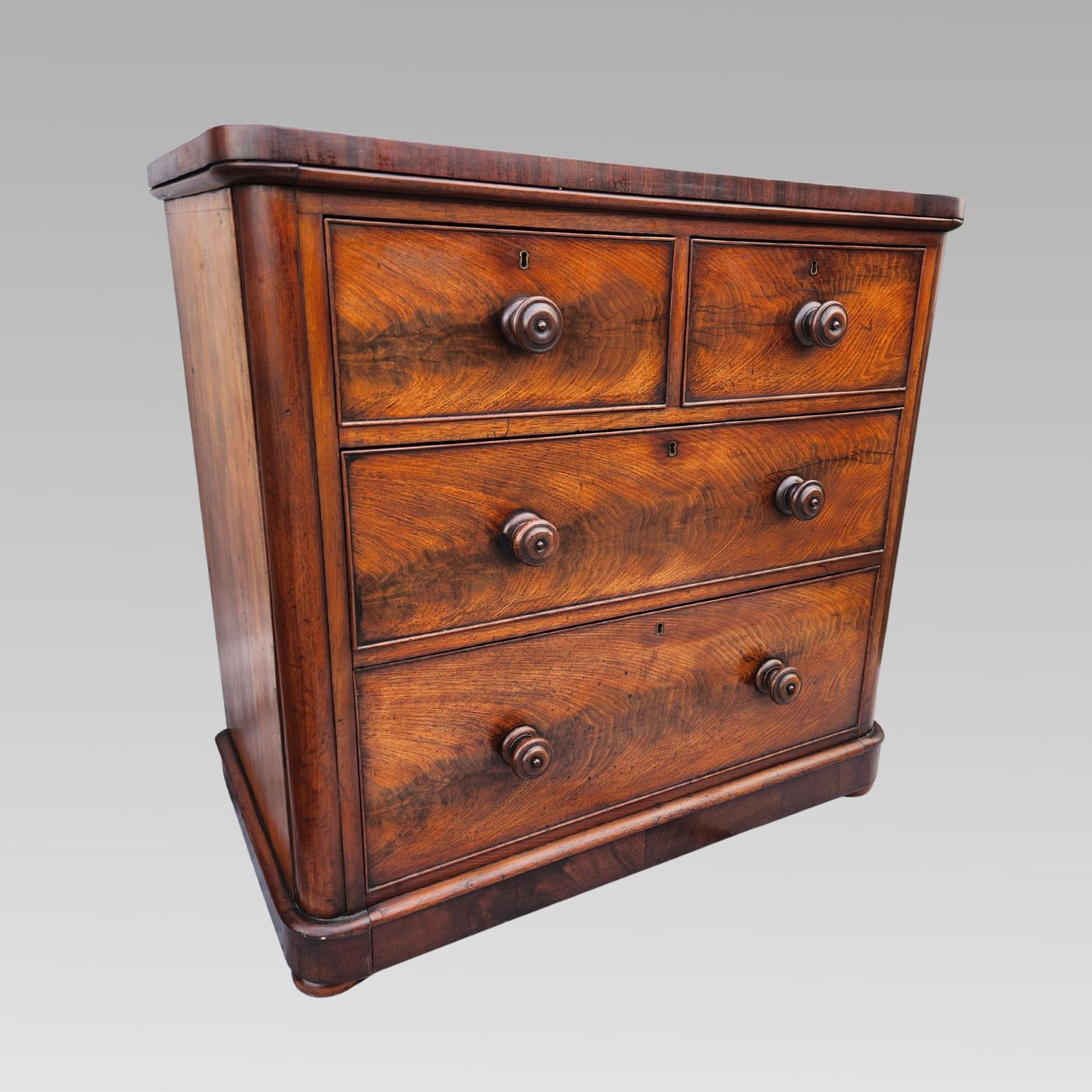 Fabulous Victorian Mahogany Chest Of Drawers W/ Turned Knob Handles