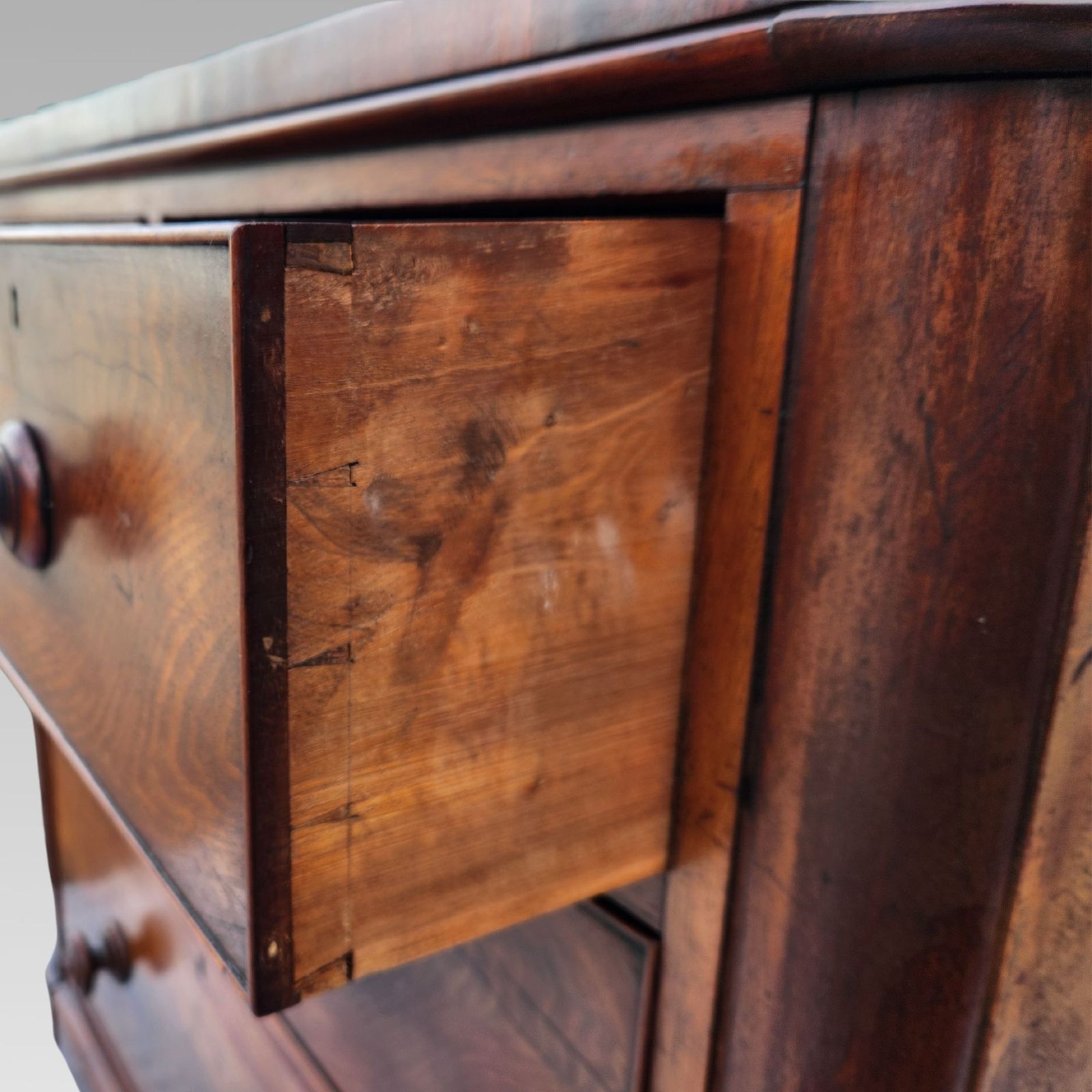 photo furniture Fabulous Victorian Mahogany Chest Of Drawers W/ Turned Knob Handles