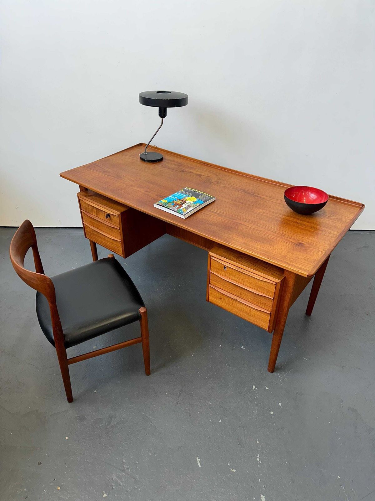photo furniture Vintage Danish Peter Lovig Nielsen Teak Desk For Hedensted Mobelfabrik, 1964. Vodder. Wegner