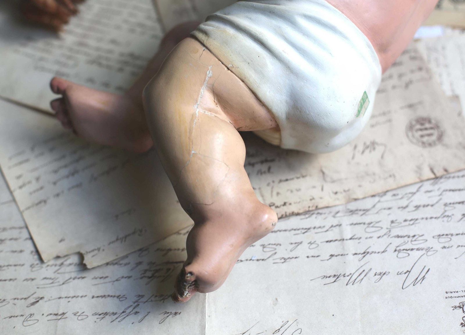 photo furniture Large Antique Baby Jesus With Glass Eyes Spanish Creche Statue Plaster Infant Christ Figurine For Nativity Scene