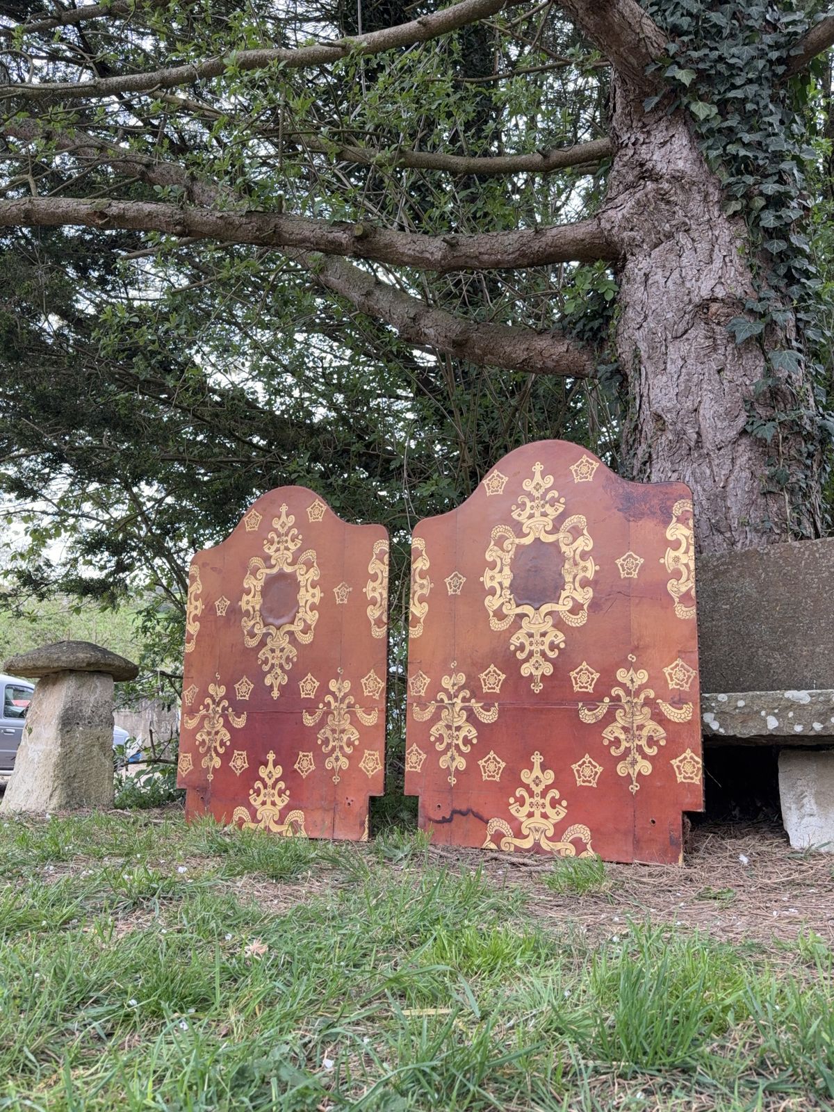 photo vinterior Pair Of Leather Gilt Single Headboards