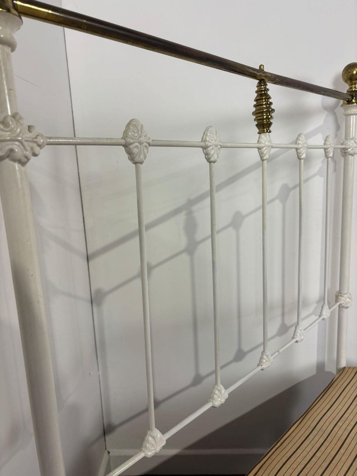 299.0 Victorian Style Single Bed With Seventh Heaven Base photo