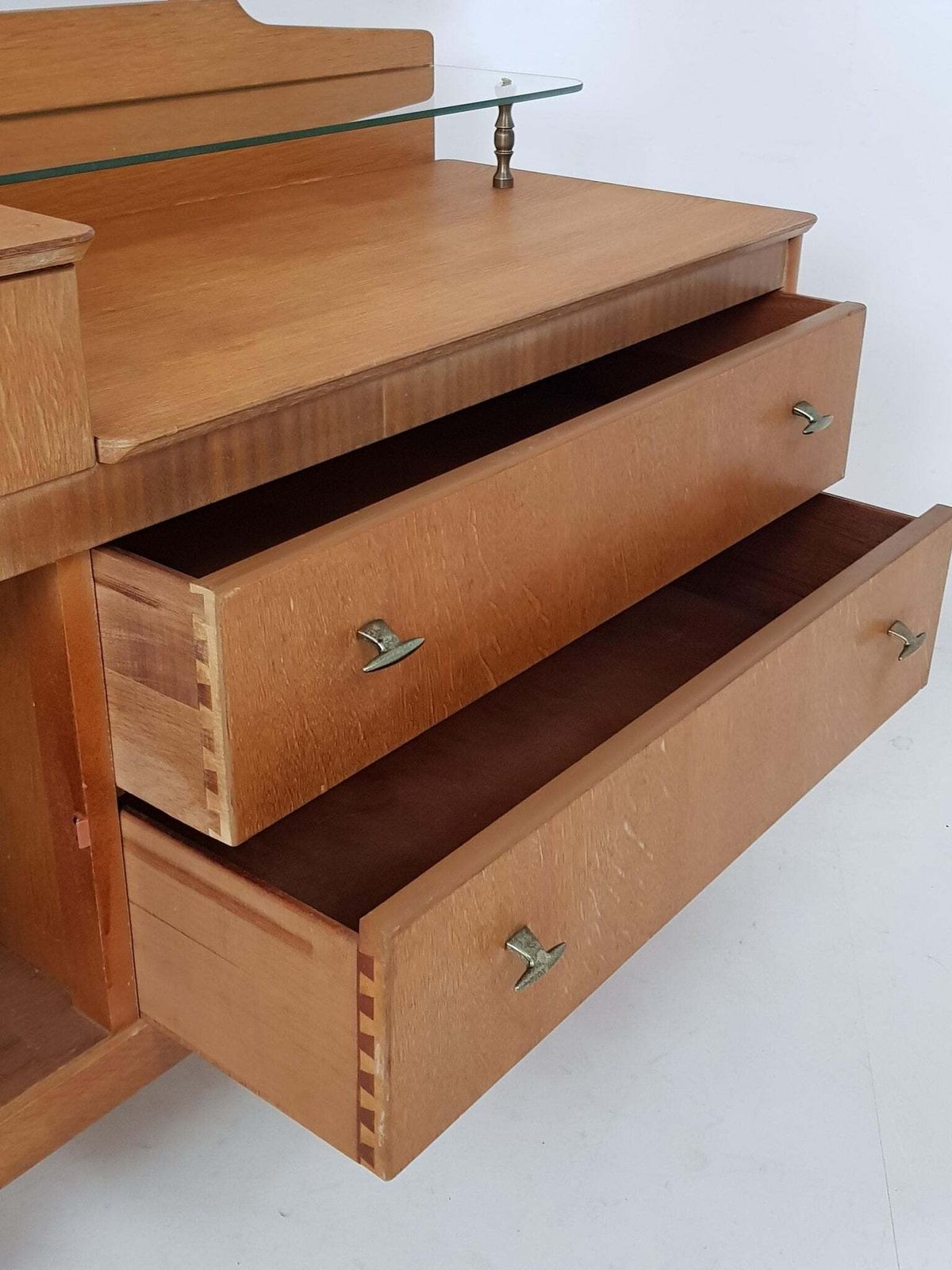 Dressing Table., Mid 20th Century photo 240.0