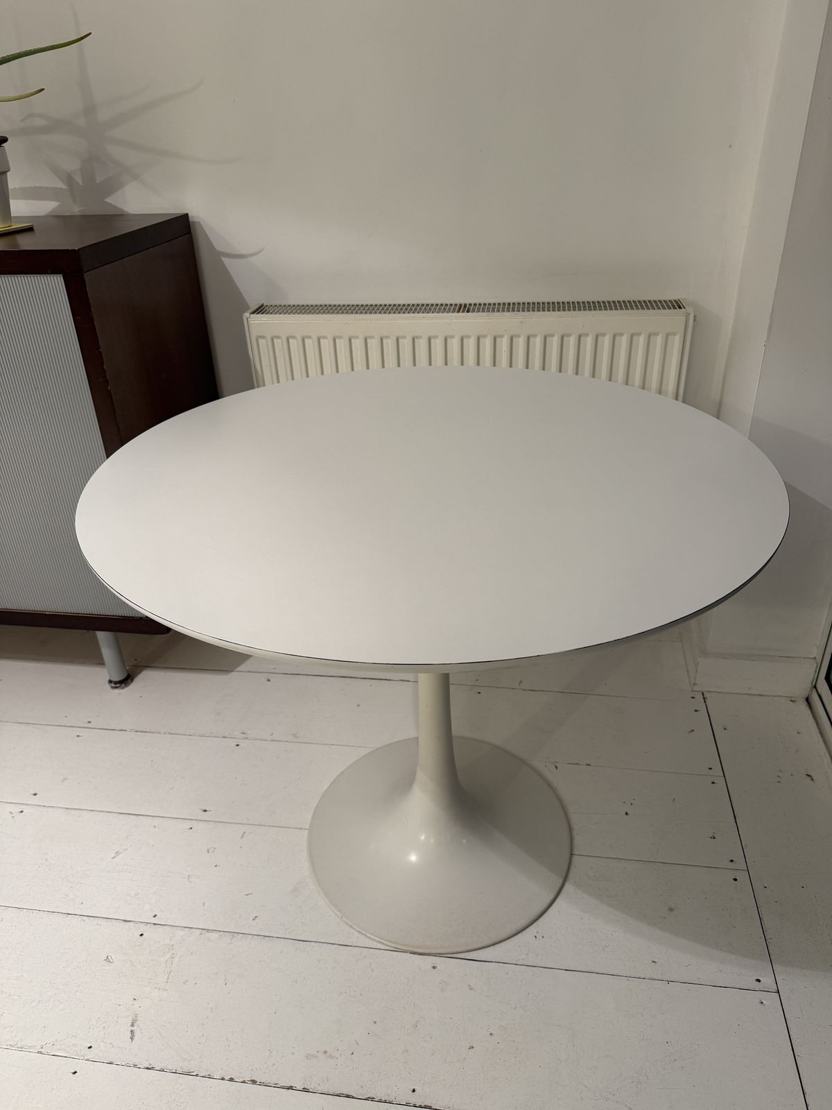 Maurice Burke For Arkana “22” White Tulip Pedestal Dining Table, 1960s/70s photo for sale