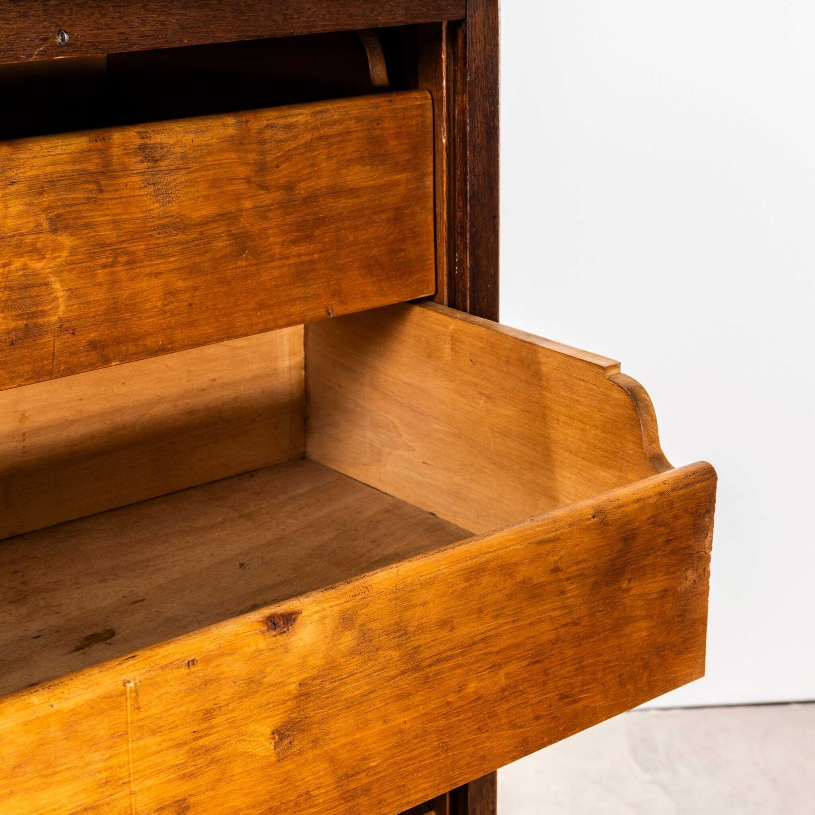 1940’s French Small Oak Atelier Tambour Cabinet photo vinterior