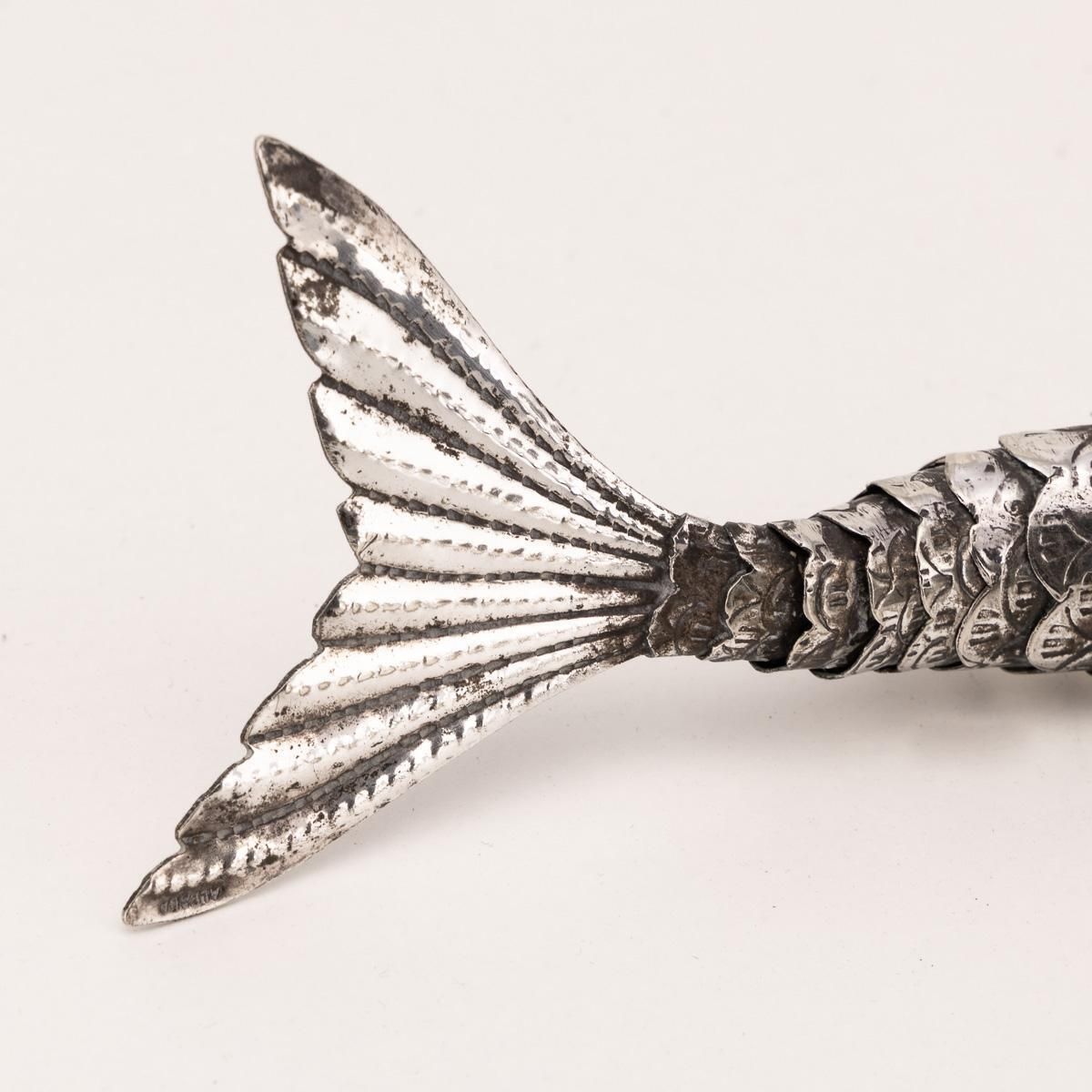 photo vinterior Vintage 20th Century Mexican Novelty Articulated Fish In Alpaca Silver C.1950