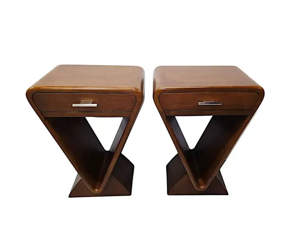Een fraai paar art deco stijl nachtkastjes of bijzettafels photo for sale