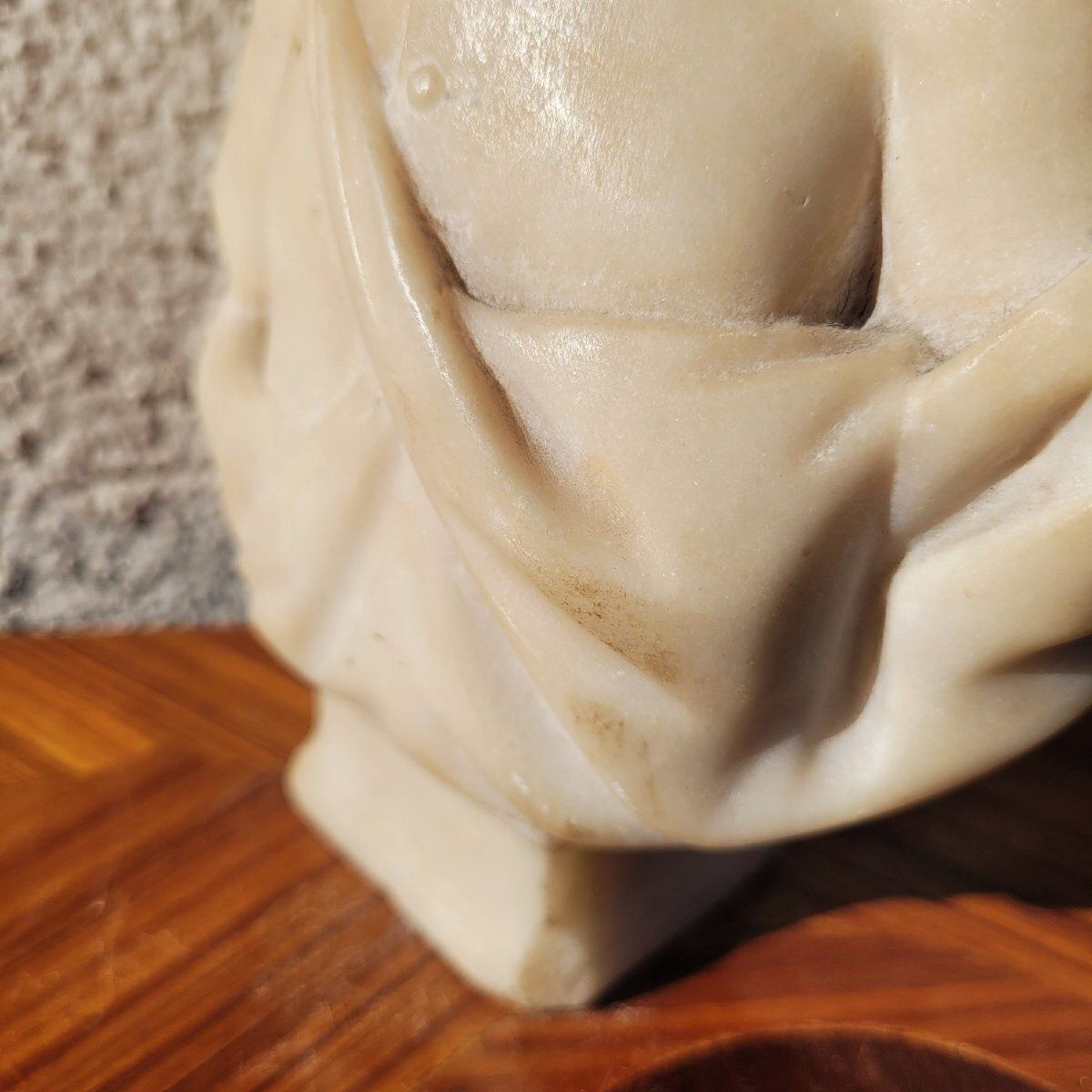 photo furniture Bust Of A Gentleman In Marble 17th/18th Century