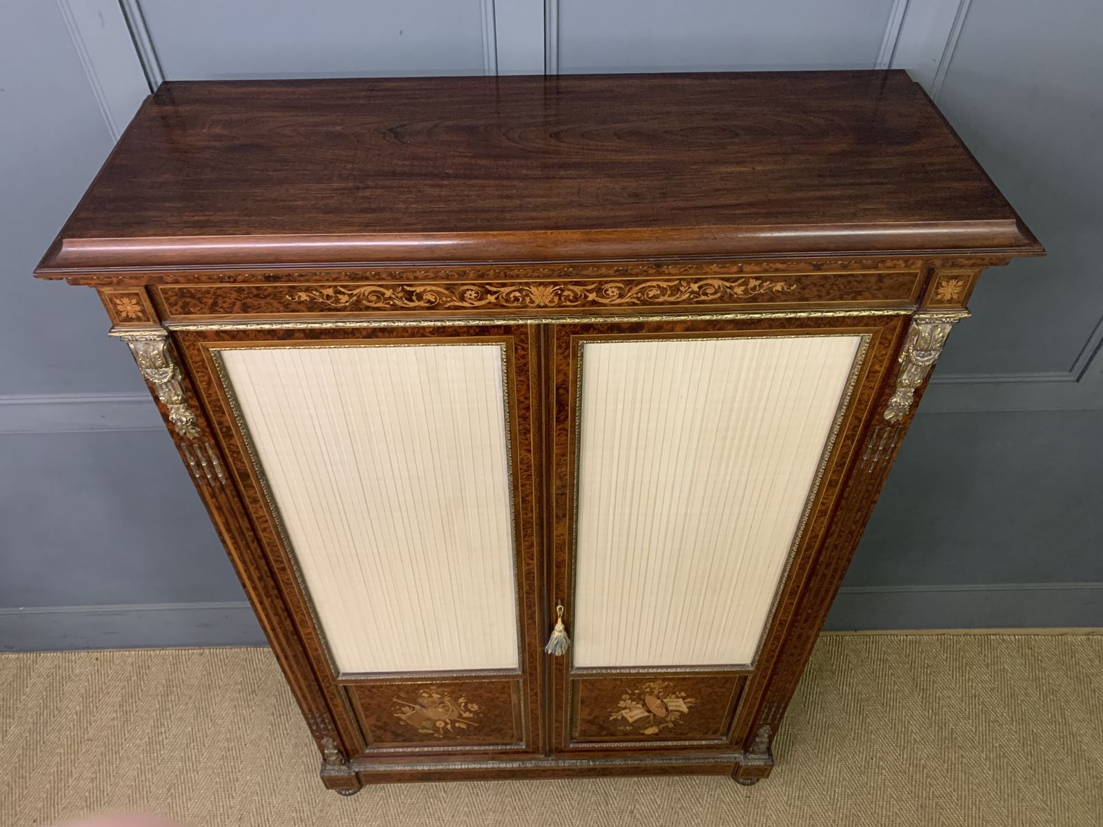 photo vinterior Inlaid Mahogany & Amboyna 19th Century French Bookcase