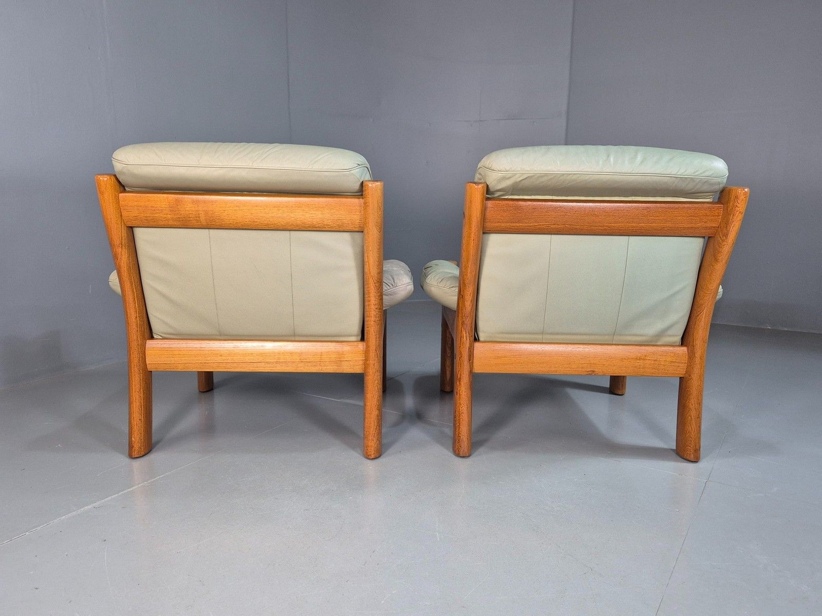 photo furniture 2 Vintage Ekornes Montana Lounge Chairs Teak Frames 1980s Retro Mcm Eb07995