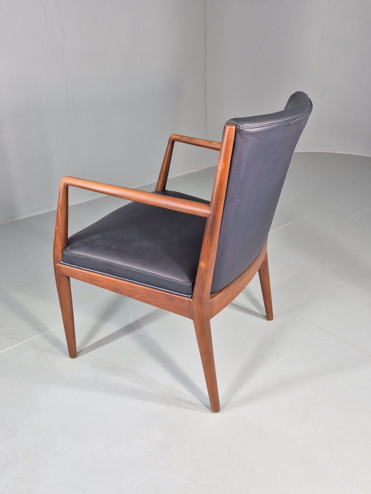photo vinterior Vintage Mid Century Teak Armchair Blue Leather 1960s Retro Eb11894