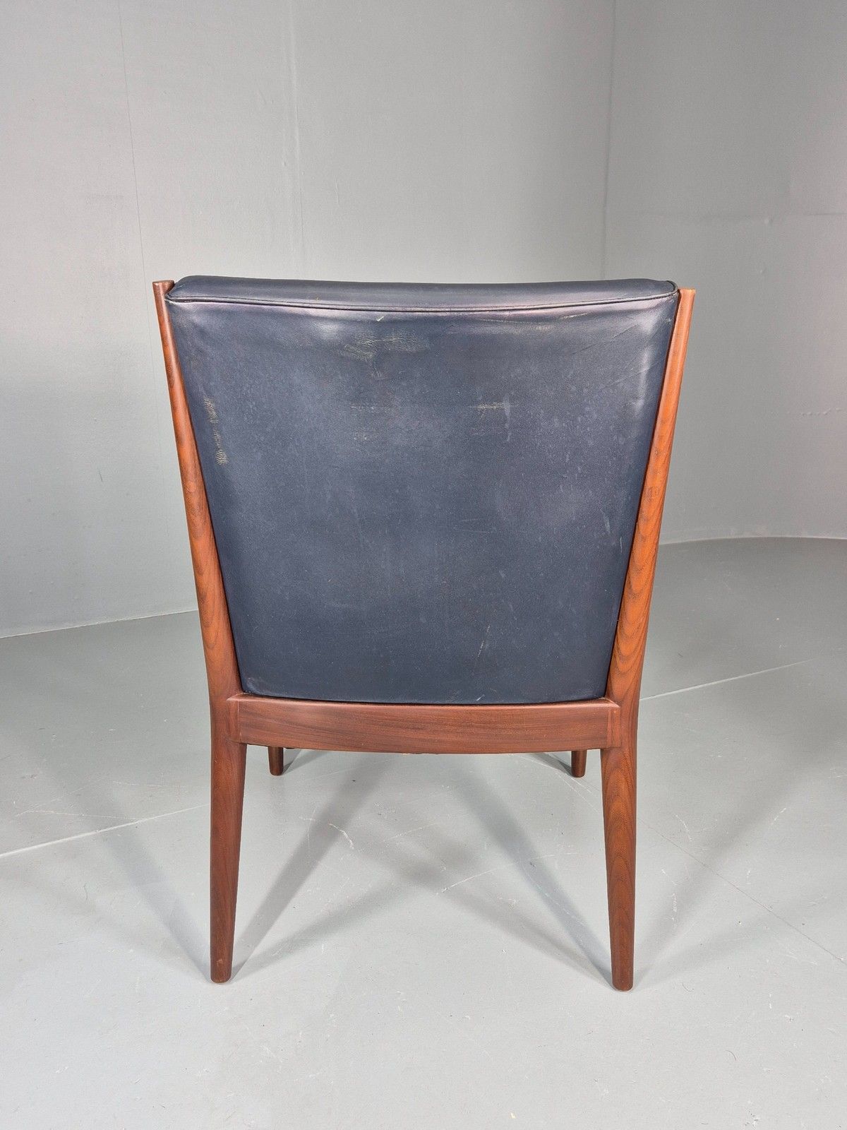 photo vinterior Vintage Mid Century Teak Armchair Blue Leather 1960s Retro Eb11904