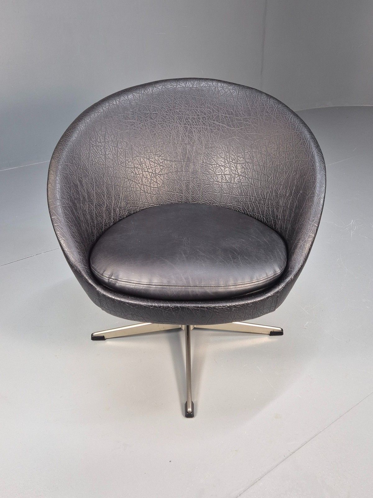 Vintage Mid Century Swivel Lounge Chair Black Vinyl 1970s Retro Eb8790 photo furniture