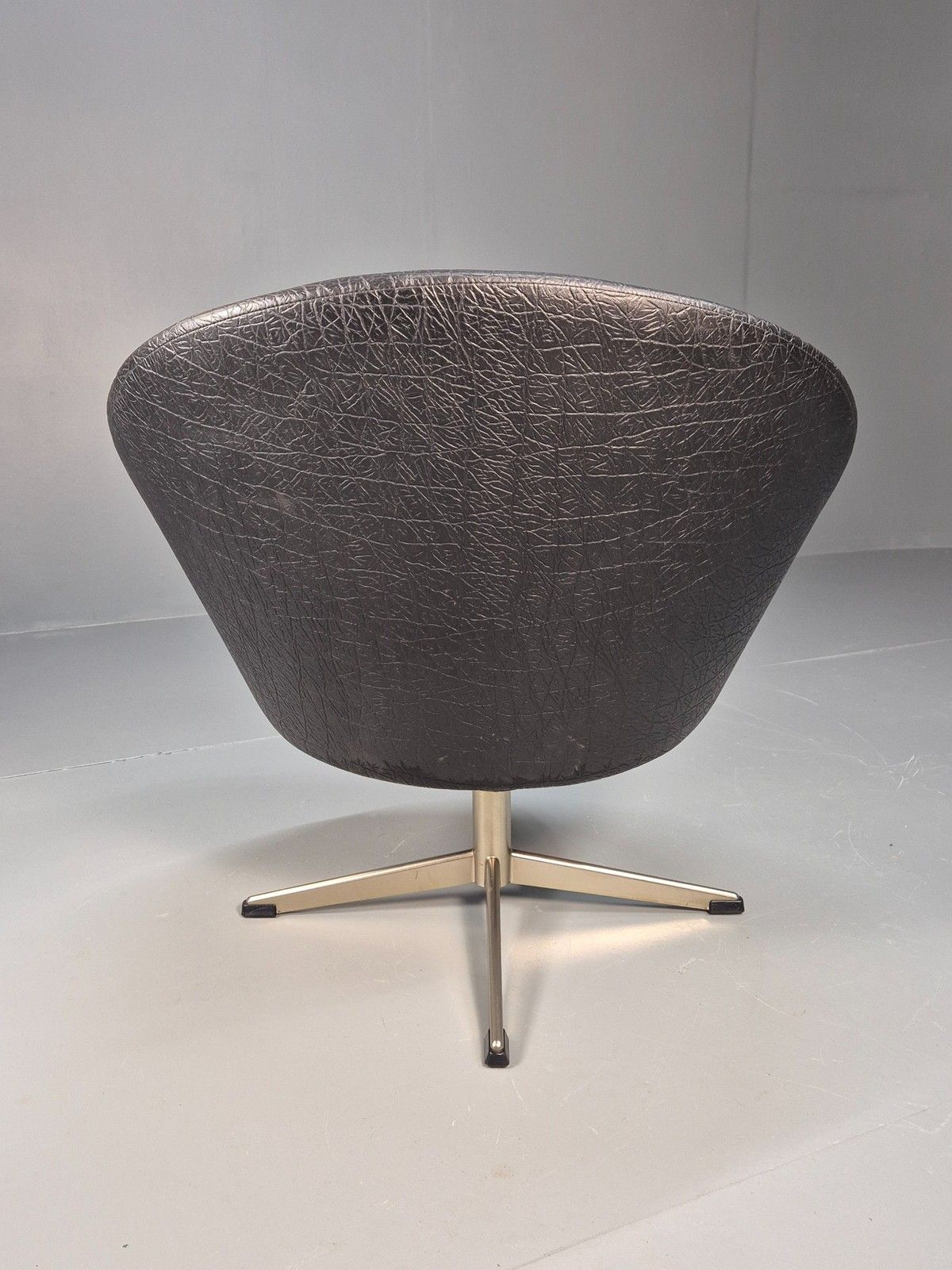 Vintage Mid Century Swivel Lounge Chair Black Vinyl 1970s Retro Eb8790 photo buy