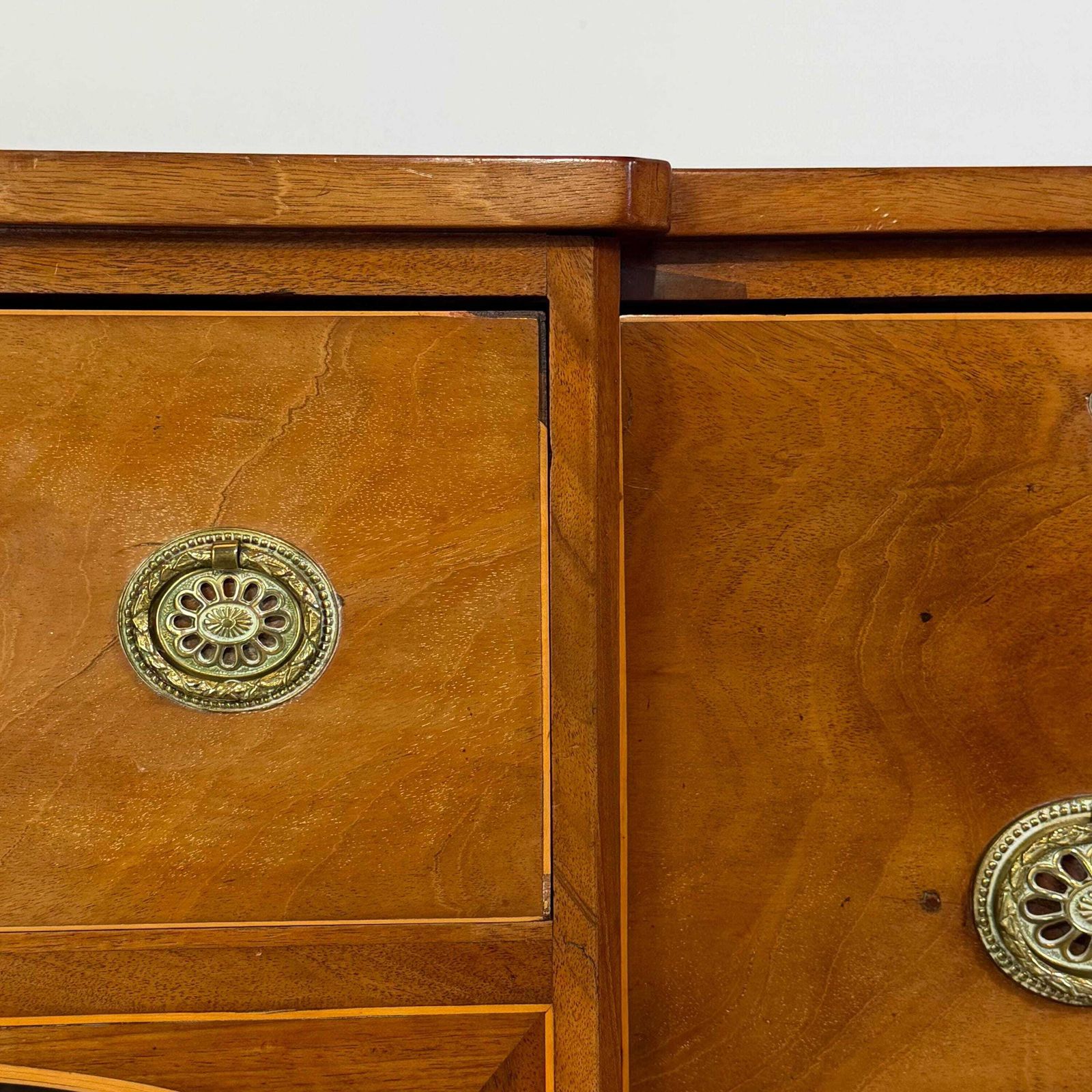 photo furniture Antique Georgian Mahogany Sideboard | Antique Furniture | Antique | Antique Storage | Antique Sideboard (M 6885)