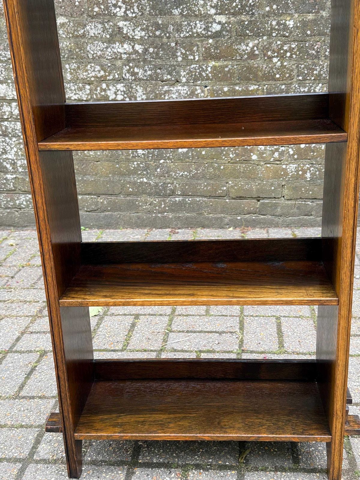 photo vintage Arts And Crafts Oak Small Open Bookcase With Cut Out Detail And Peg Joinery (56cm W, 96cm H)