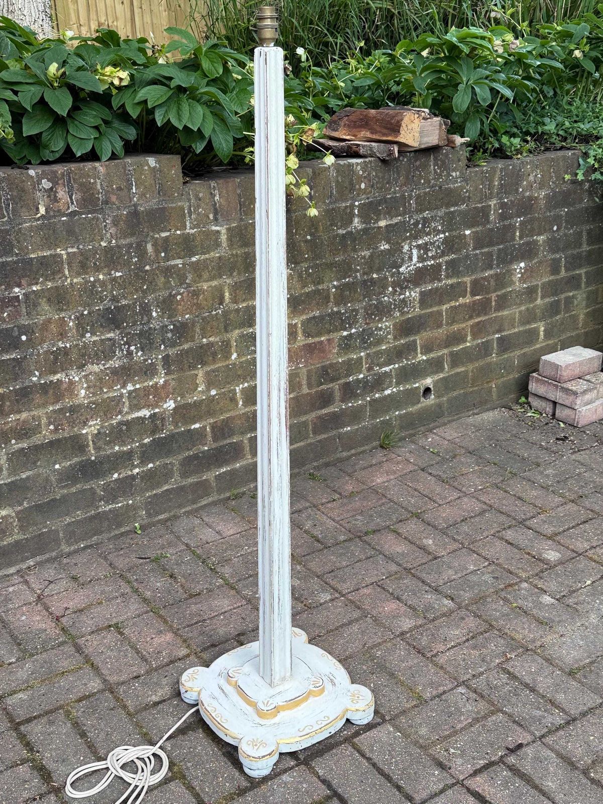 photo vintage Edwardian Distressed Wooden Standard Lamp Hand Painted Floor Lamp Early 1900s