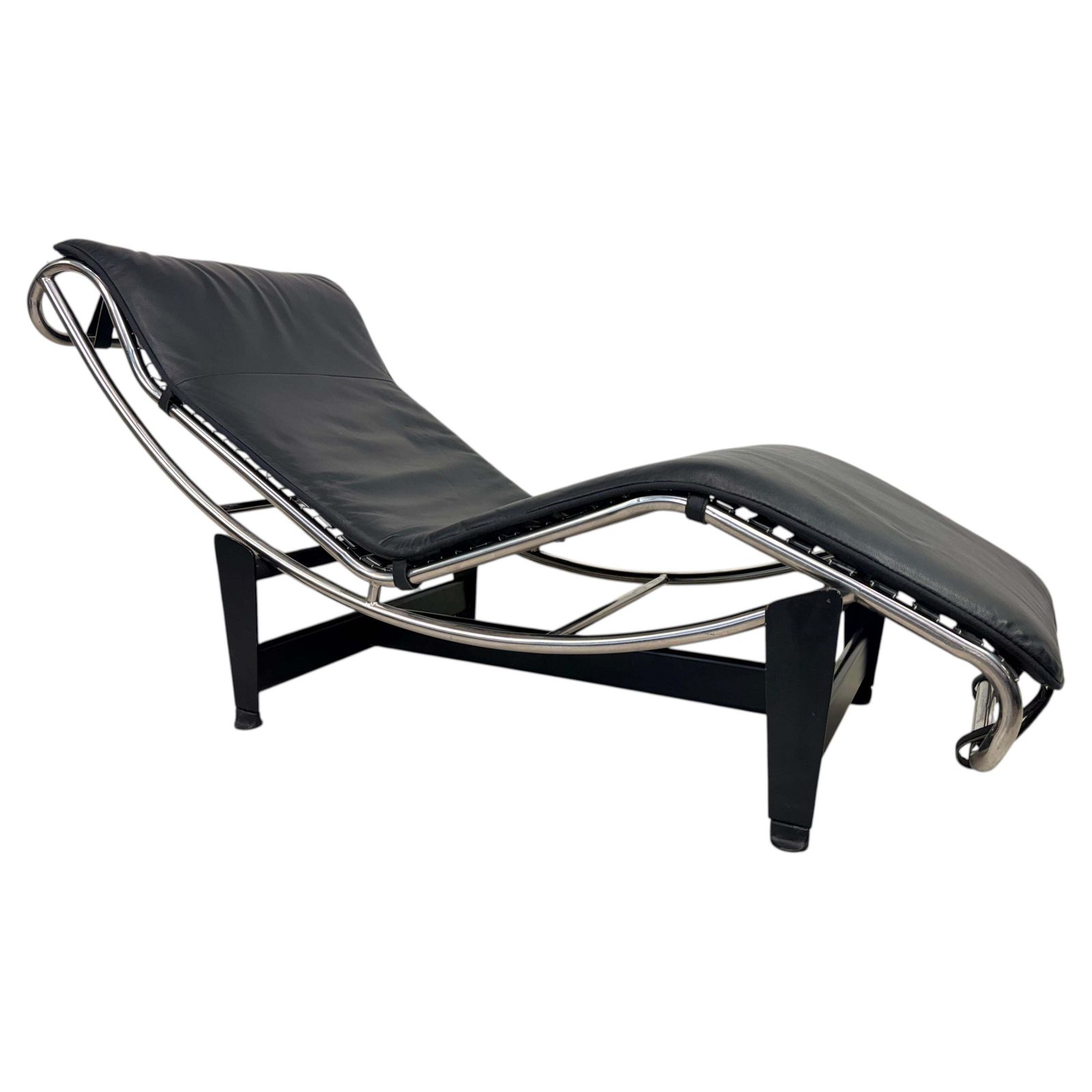 Vintage Lc4 Chaise Longue By Le Corbusier In Black Leather