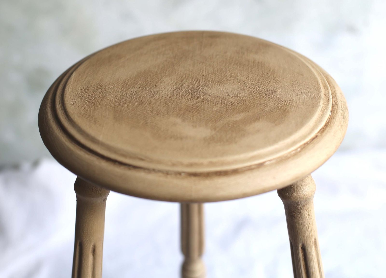 photo furniture Antique Stool Painted Wooden Arts And Crafts Seat