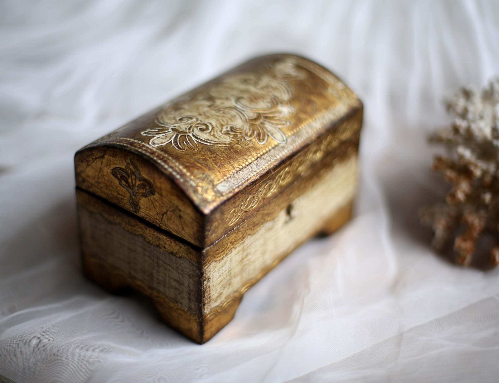 Antique Giltwood Florentine Jewelry Chest Italian Gold Storage Box photo vintage