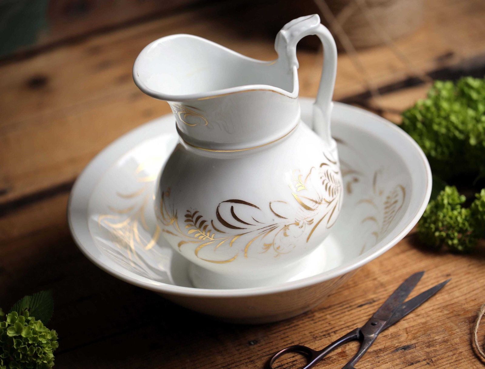 photo furniture Antique French Jug & Wash Bowl Set White Water Pitcher With Swan Handle
