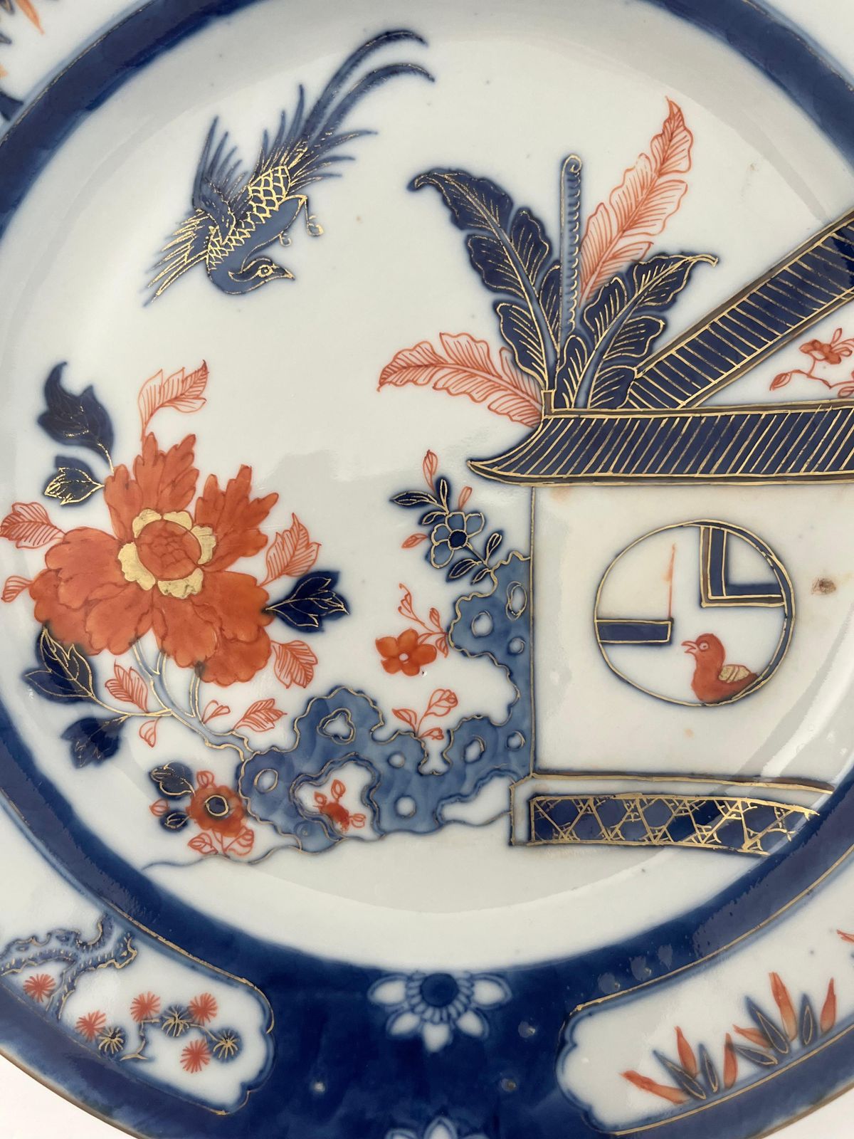 Kangxi Imari bord, Chinees porselein met Fenghuang vogel, ca. 1700 photo for sale