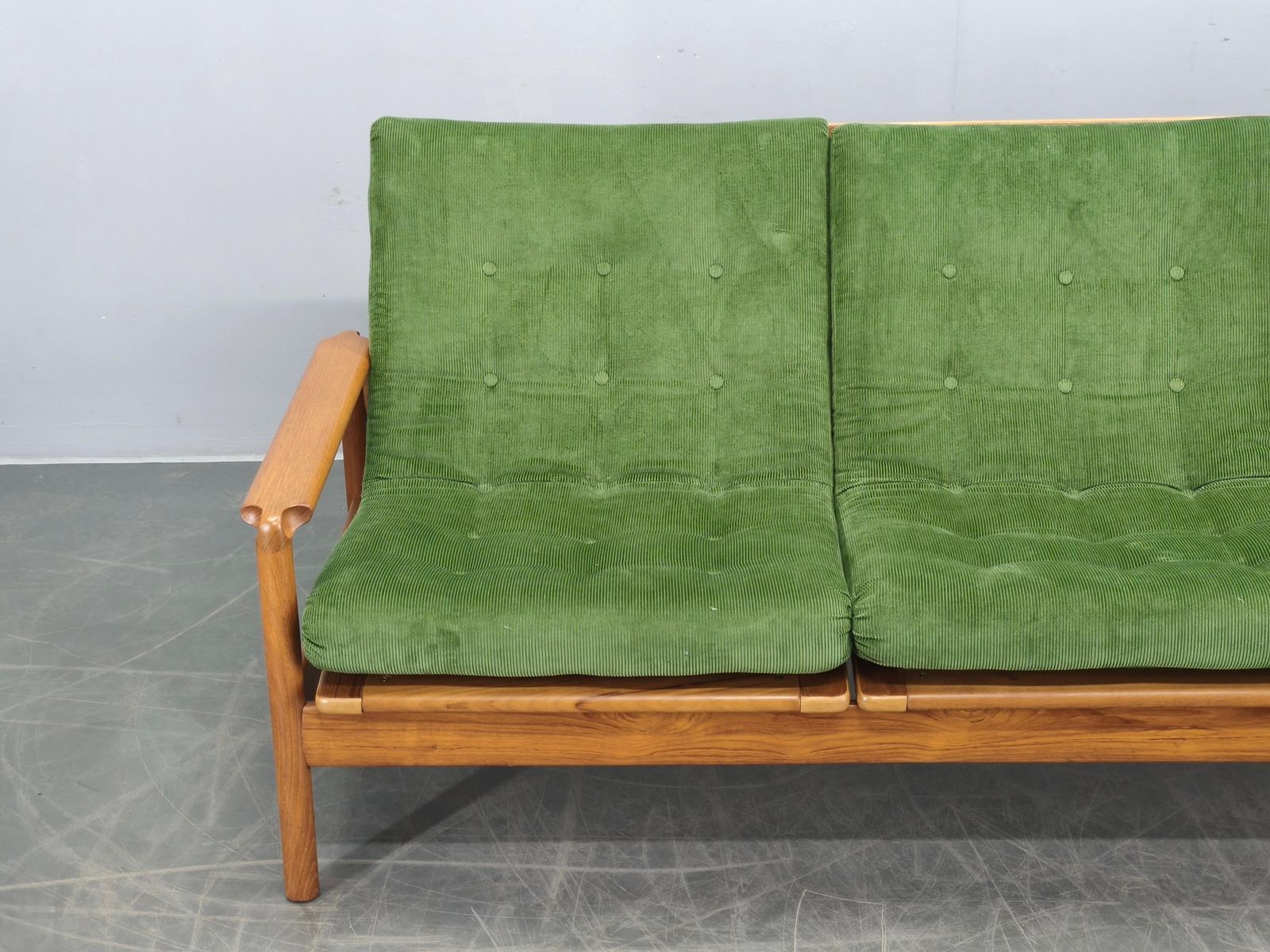 Deens vrijstaand teakhouten sofa in groen corduroy, jaren 1970 photo for sale