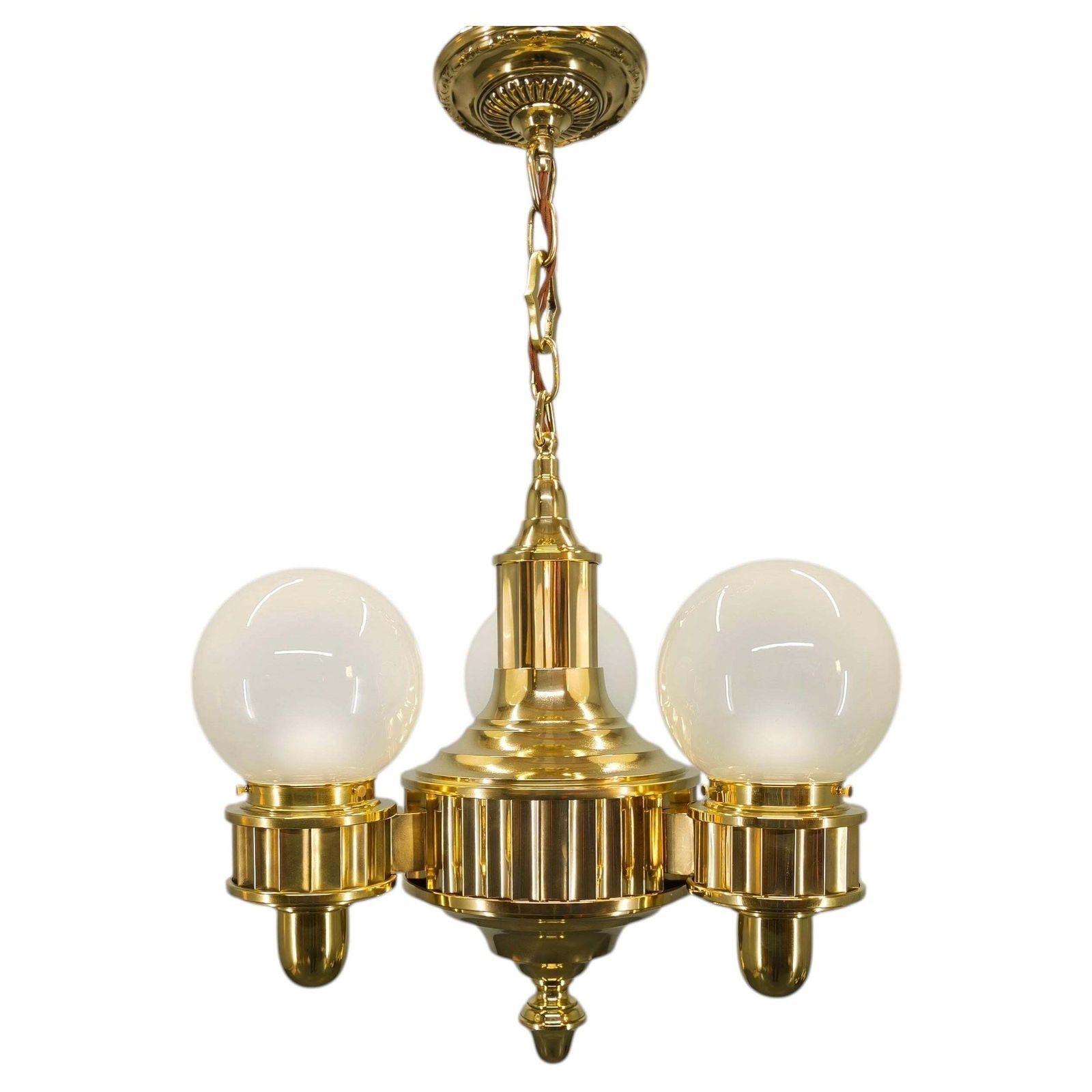 Lustre Art déco en laiton et verre opalin, Tchécoslovaquie