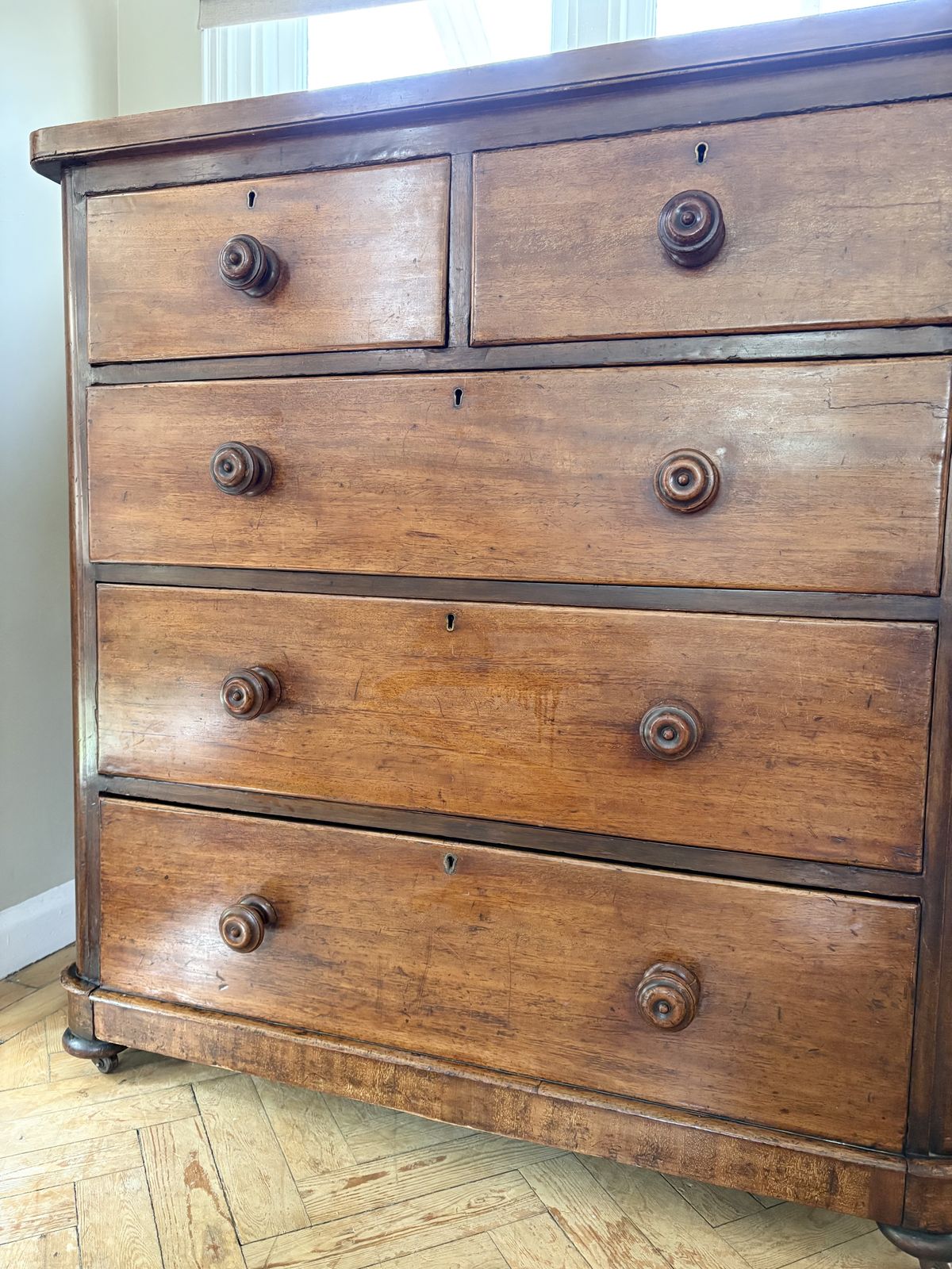 photo vintage Antique Mahogany Chest Of Drawers