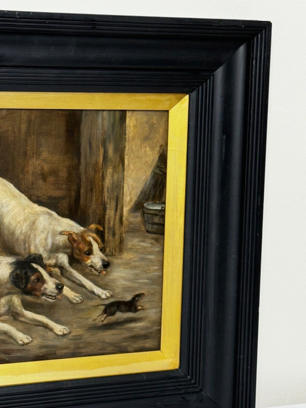 19e-eeuws jachtschilderij in olieverf, twee Jack Russell Terrier honden die een rat achtervolgen in een schuur, gesigneerd door Edward Aistrop photo for sale