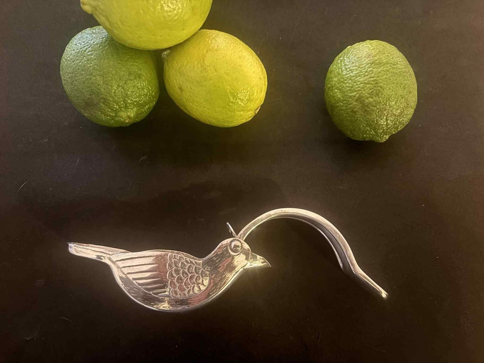 photo furniture Vintage verzilverde citruspers: Franse Art Deco vogeldecoratie