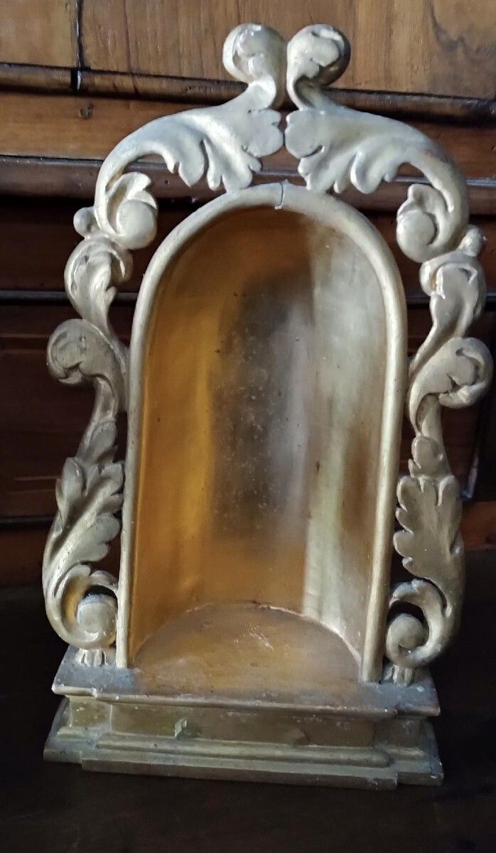 Antique Small Altar Adorned With A Gilded Wooden Sculpture Of The Virgin Mary – Baroque Period photo 519.0