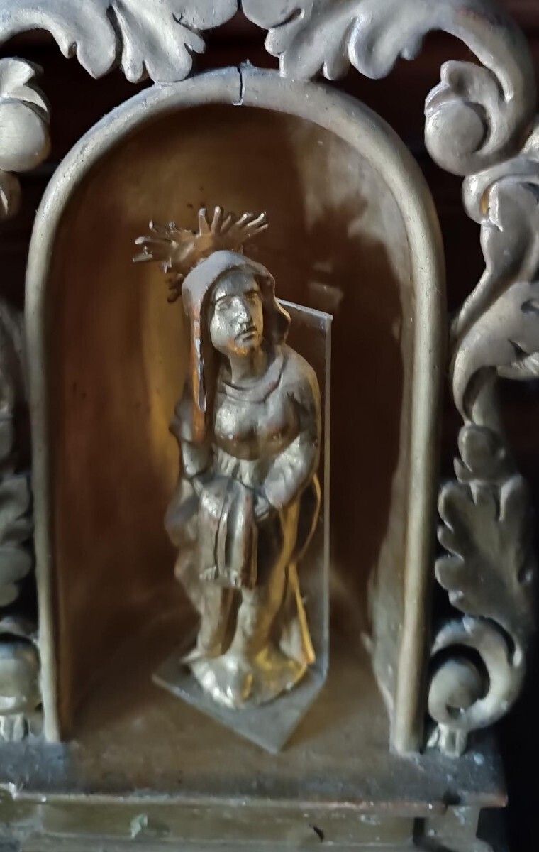 Antique Small Altar Adorned With A Gilded Wooden Sculpture Of The Virgin Mary – Baroque Period photo buy