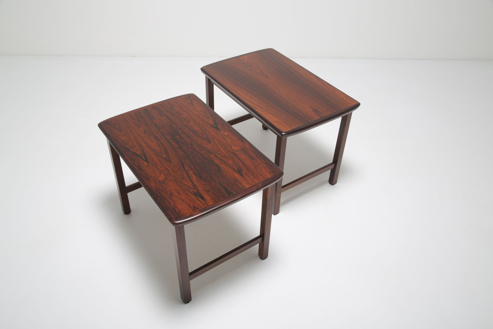 Paire de tables d'appoint danoises vintage en palissandre veiné, années 1960. photo furniture