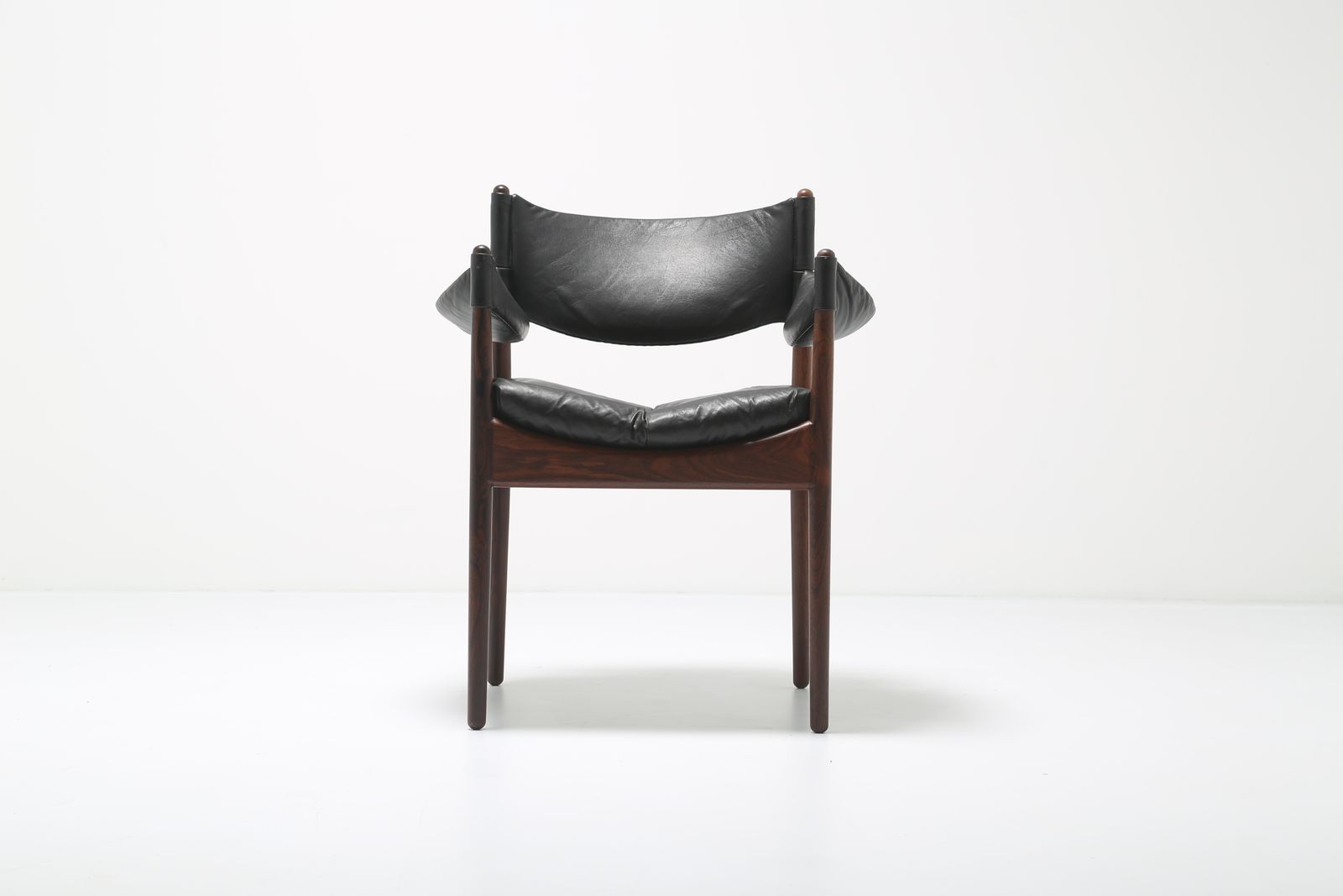 Kristian Vedel 'Modus' fauteuil / armstoel: 6 stuks, zeldzaam uitvoering in palissander en zwart leer, voor Søren Willadsen, Denemarken, jaren 1960 photo vintage