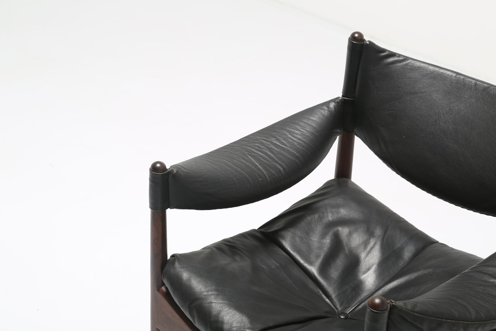 Kristian Vedel 'Modus' fauteuil / armstoel: 6 stuks, zeldzaam uitvoering in palissander en zwart leer, voor Søren Willadsen, Denemarken, jaren 1960 photo furniture