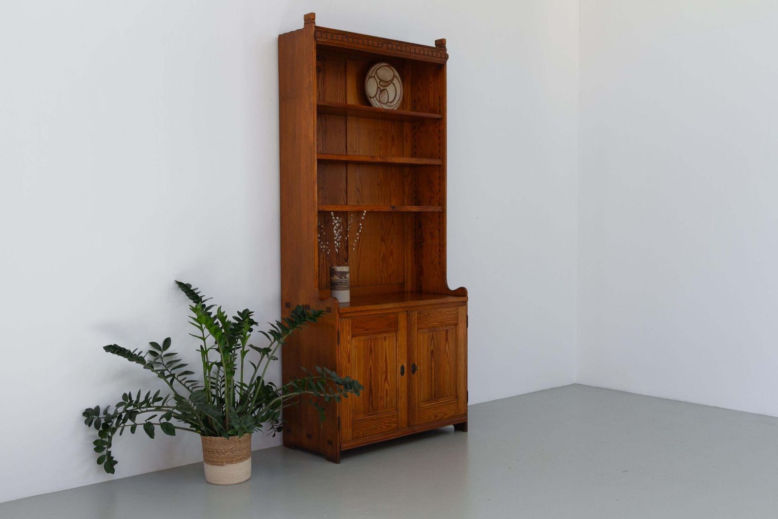 photo vintage Antique Oregon Pine Bookcase By Martin Nyrop For Rud Rasmussen, Denmark 1905.