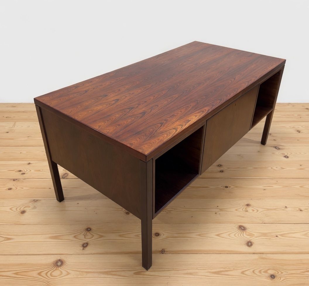 photo vinterior Gunni Omann Model 77 Rosewood Desk, 1960s.