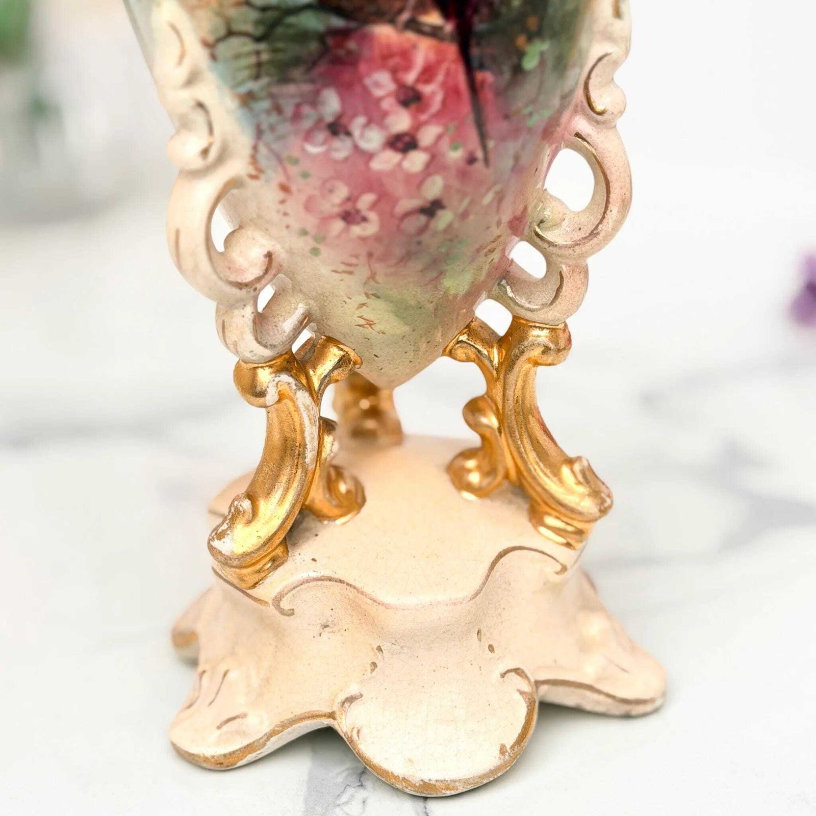 159.0 Victorian blush ivory fazantvaas, verguld gescrolld voetstuk, ca. 1895 photo