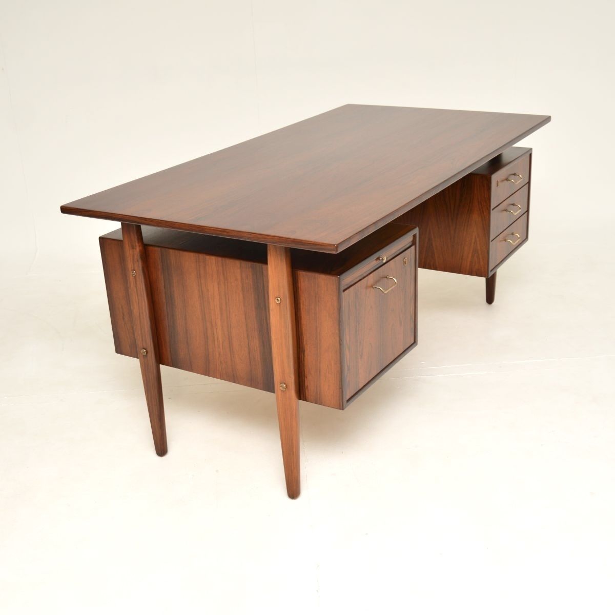 photo vinterior Danish Vintage Midcentury Rosewood And Brass Desk