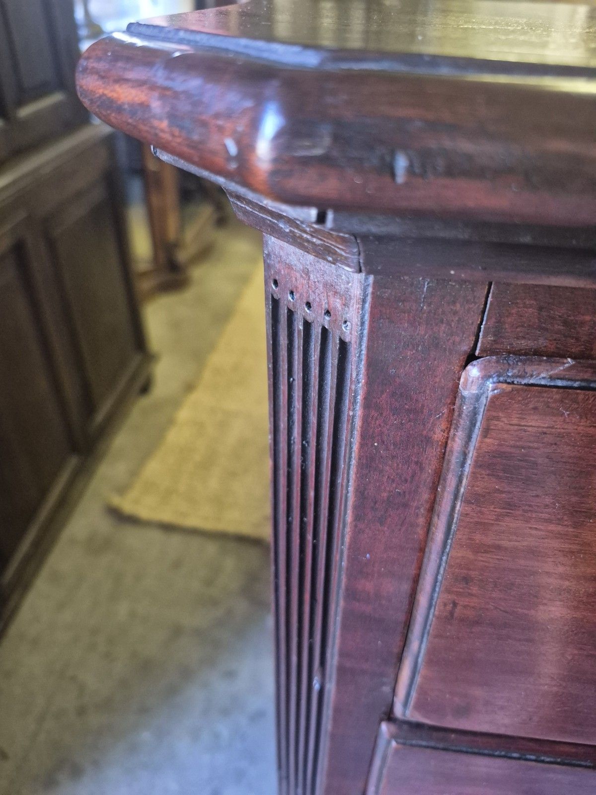 photo furniture A C1790 George III Chest Of Graduated Drawers Reeded Canted Corners Bracket Feet