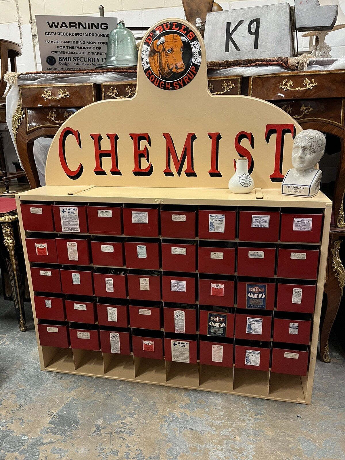 photo vintage Chemists Drawers, Lots Of Storage. 40 Deep Drawers. Great Unique Shoe Storage