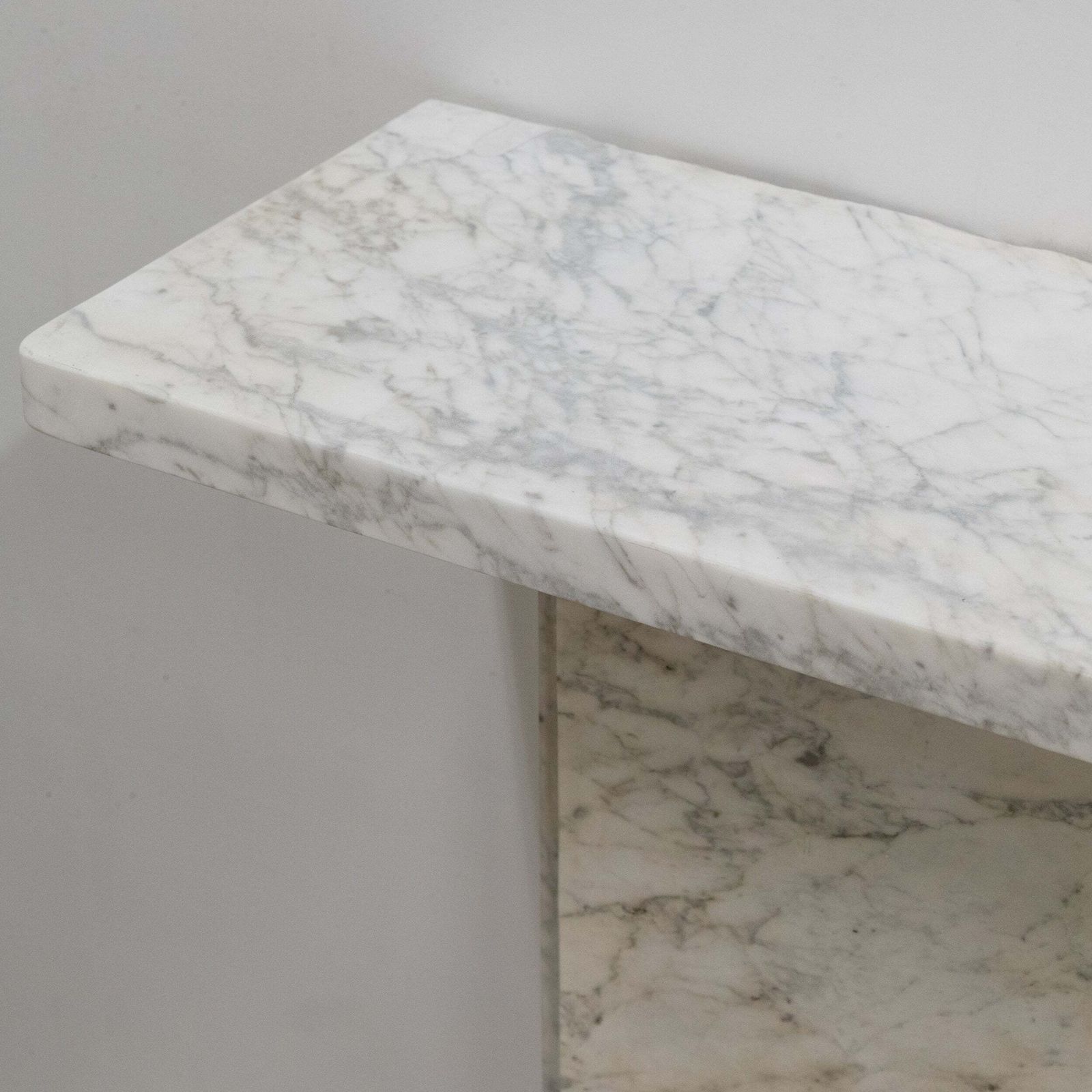 photo vintage Antique Carrara Marble Late Georgian Fireplace Surround