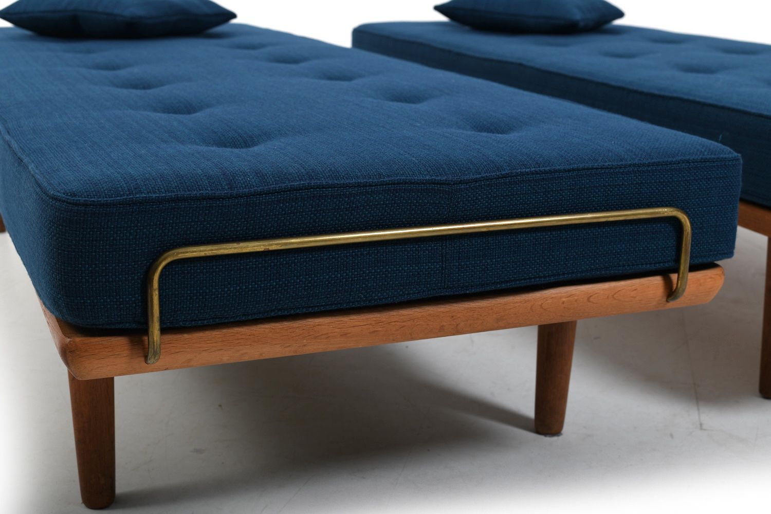 New Upholstered Pair Of Ge 19 Hans Wegner Daybeds photo vinterior