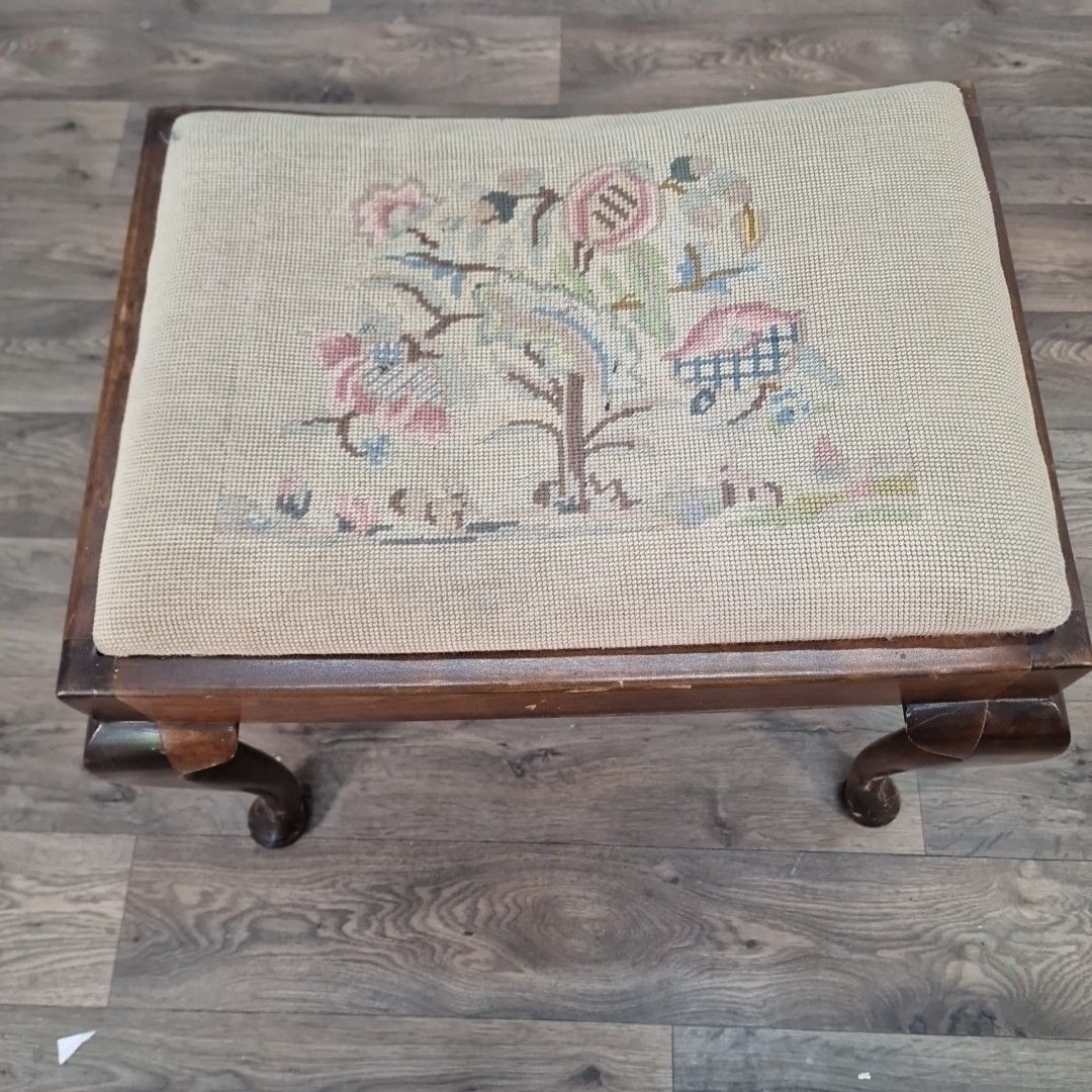 Vintage Piano Stool Music Seat Queen Anne Style Needlepoint Upholstered Antique photo 60.0