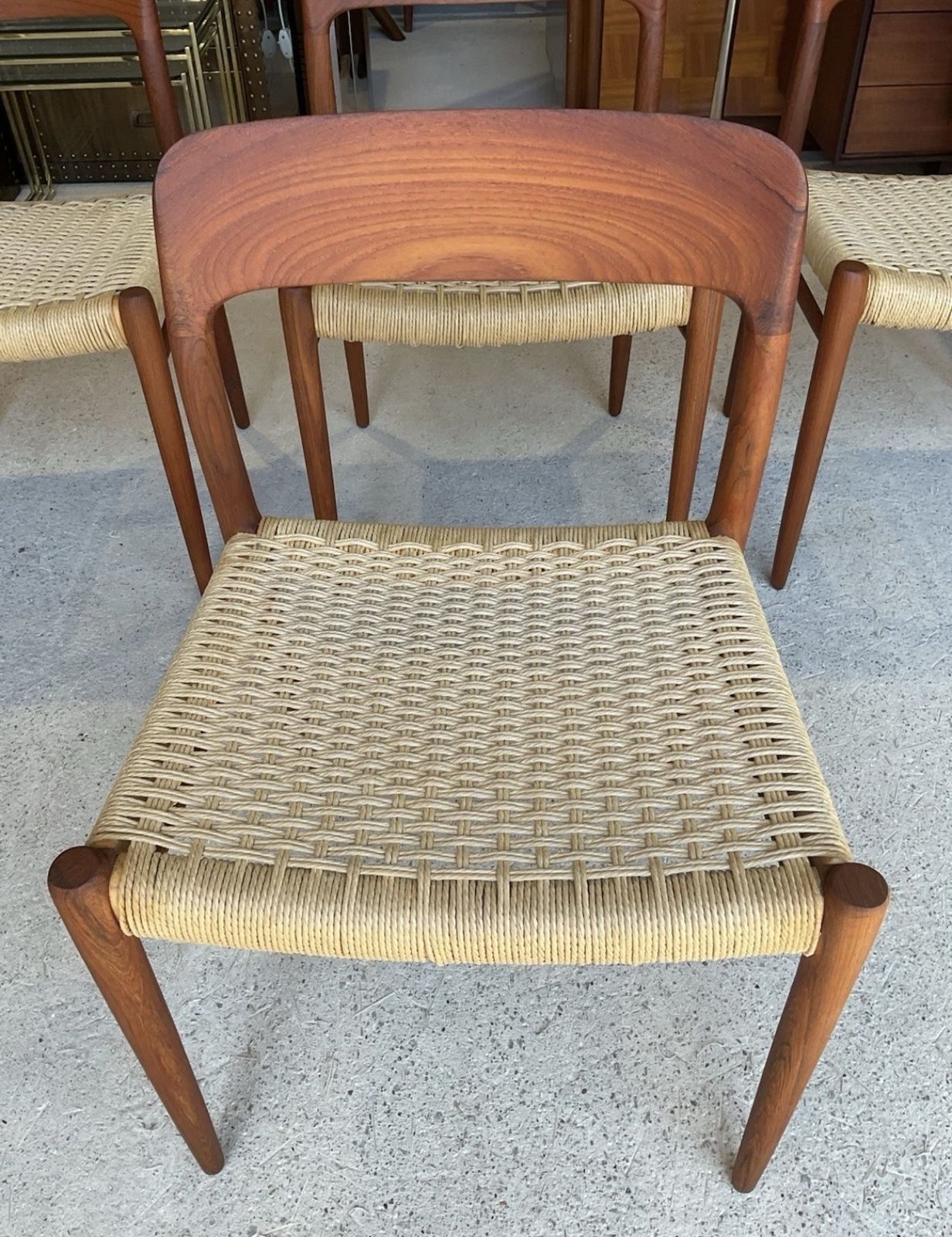 photo vinterior Danish Model 75 Dining Chairs By Niels Otto Møller For J.L. Møllers Mobelfabrik