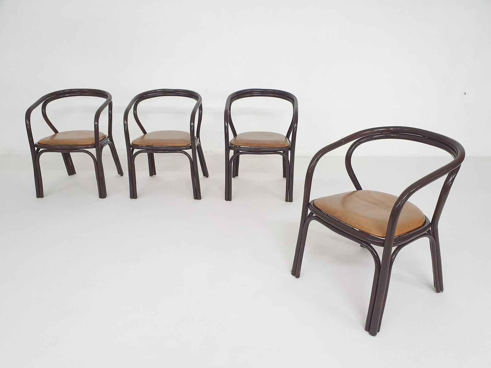 Set Van 4 Manou Eetkamerstoelen Met Leren Zitting, Nederland, Ca. Jaren 1970 photo furniture