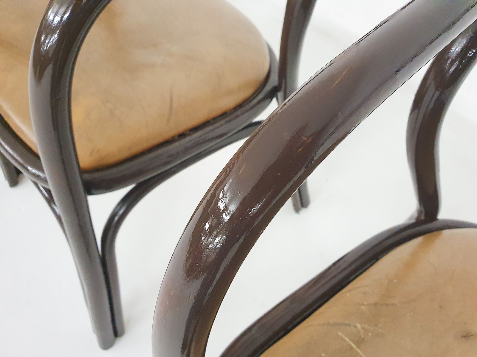 photo furniture Set Van 4 Manou Eetkamerstoelen Met Leren Zitting, Nederland, Ca. Jaren 1970