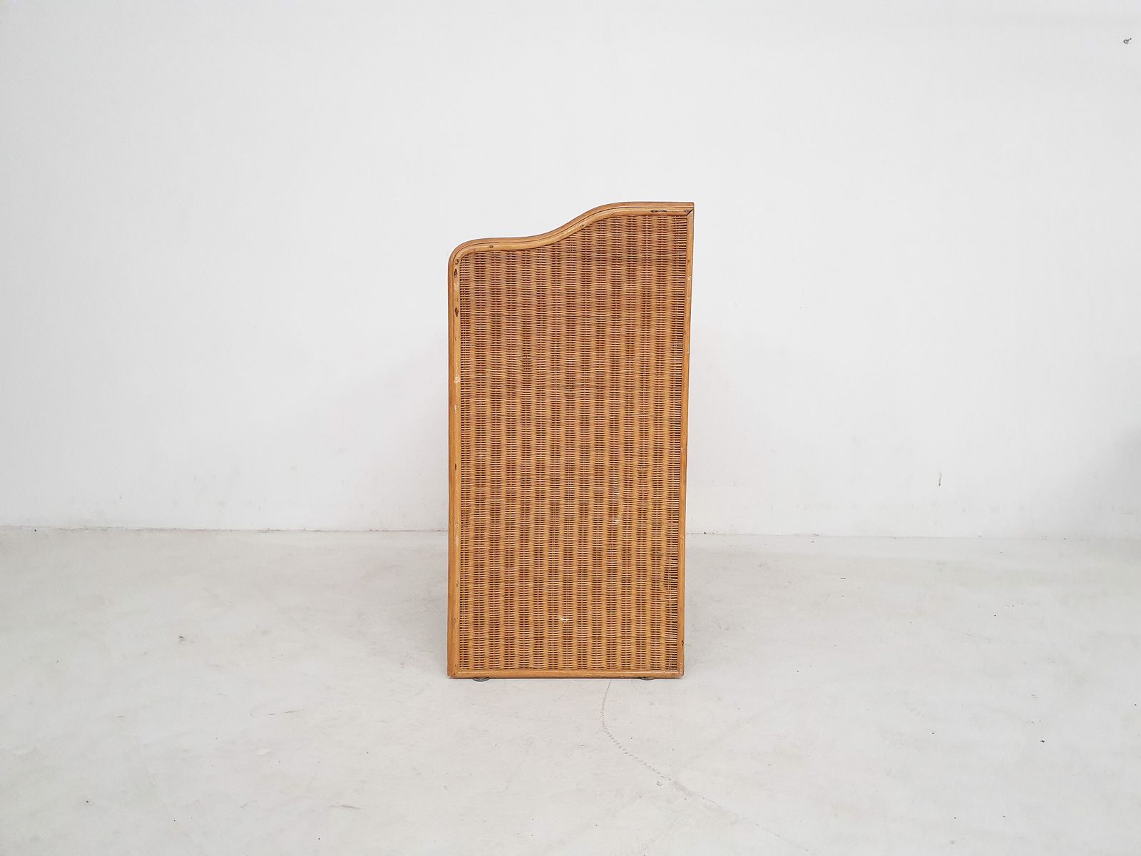 Mid-Century Rotan Bureau of Kaptafel, Nederland, jaren 1970 photo vinterior
