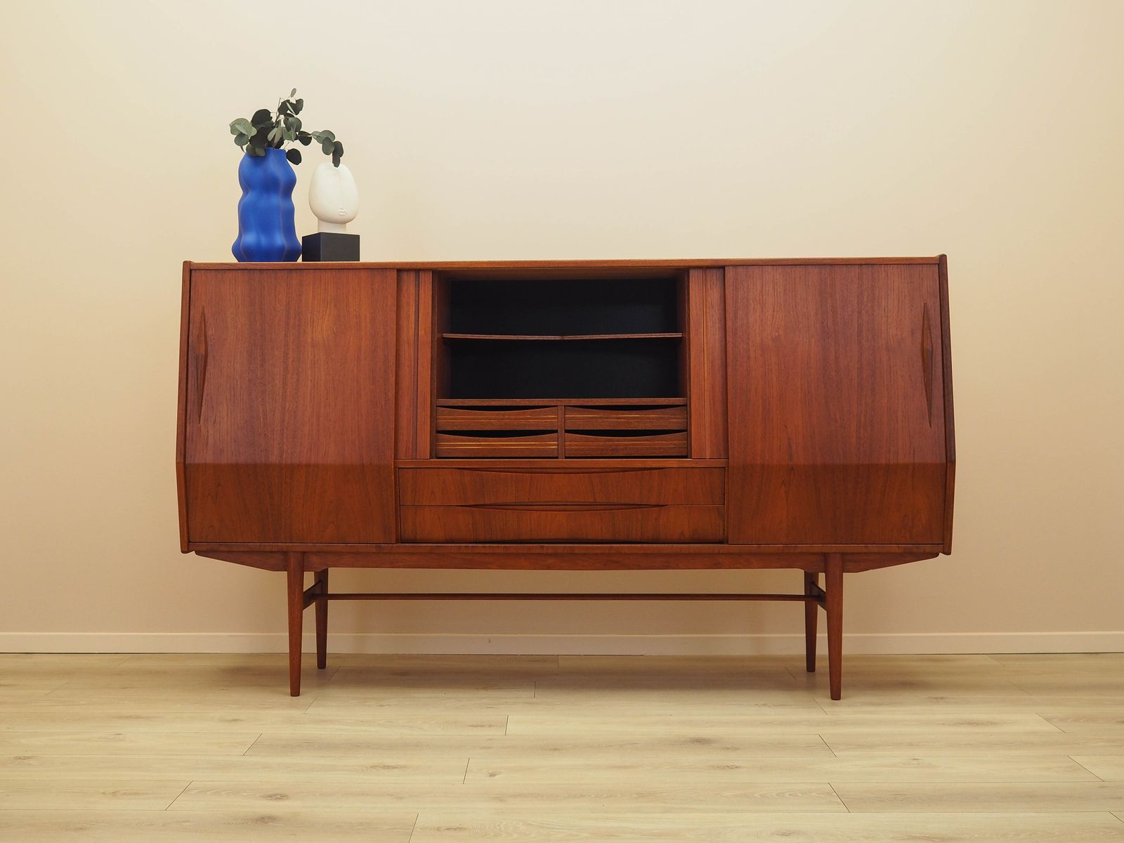 Teakhouten highboard, Deens design, jaren 1960, gemaakt in Denemarken photo for sale